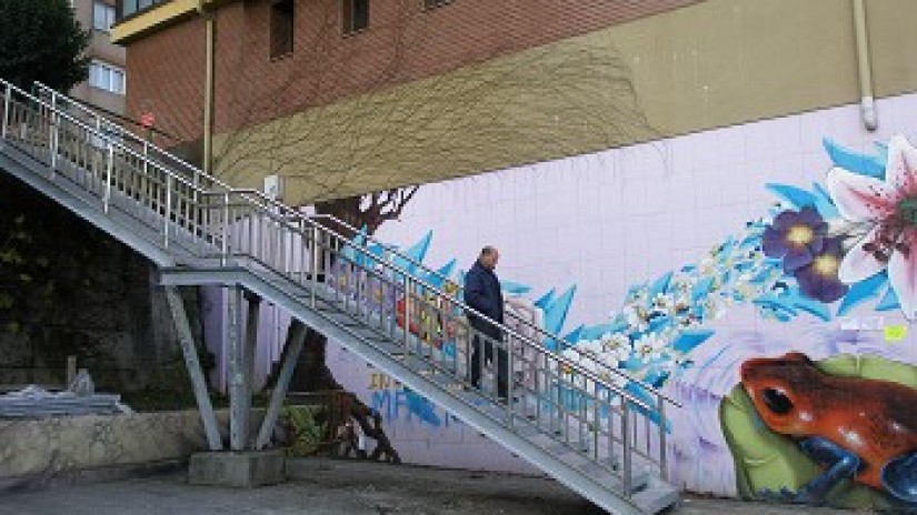 Escalera nueva en la bajada al Colegio de las Carmelitas