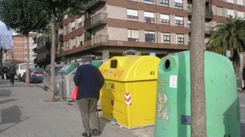 Santurtzi estrena 70 contenedores 
para reciclar plástico