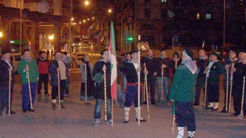 El coro de Sta Agueda de EAJ de Santurtzi recorrido los diversos barrios del municipio recordando a esta martir