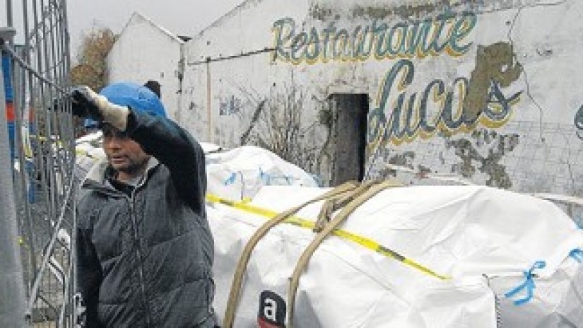 El derribo del antiguo restaurante Lucas elimina un foco de riesgo en Santurtzi