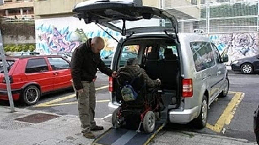 Santurtzi ya cuenta con un taxi adaptado para personas con problemas de movilidad