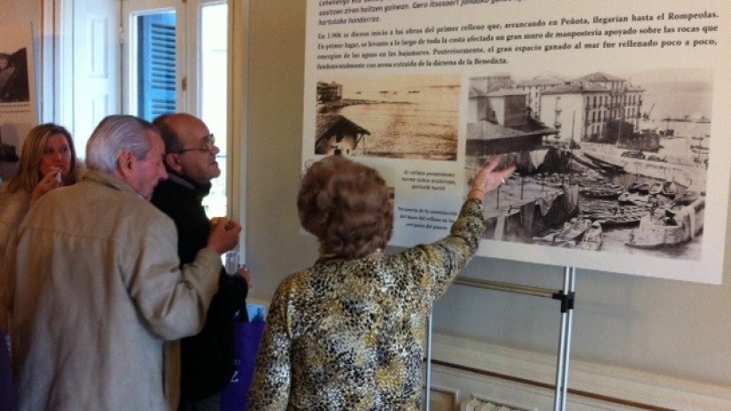 Santurtzi homenajea a una treintena de personas relacionadas con la mar en la exposición de los actos conmemorativos del centenario del puerto pesquero