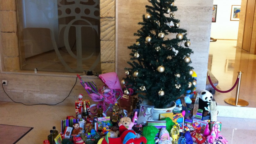 Santurtzi reparte dos toneladas de comida y 4.000 juguetes entre las familias más necesitadas del municipio gracias a la solidaridad de los y las santurtziarras