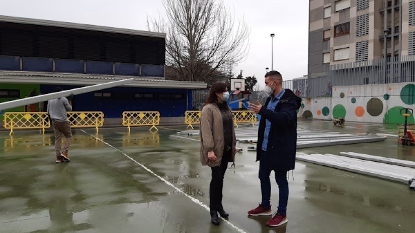 Santurtzi instala carpas y jaimas en patios de centros escolares para proporcionar más espacios al aire libre durante la pandemia