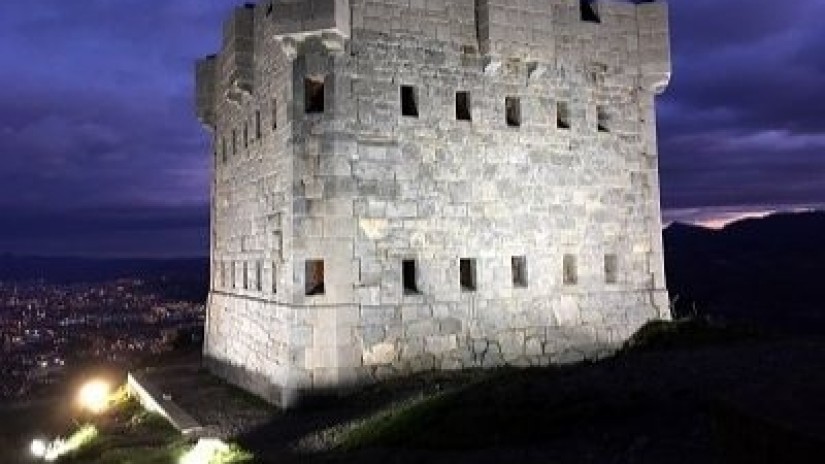 Santurtzi incorpora a su oferta de actividades turísticas las visitas guiadas para conocer el torreón del monte Serantes