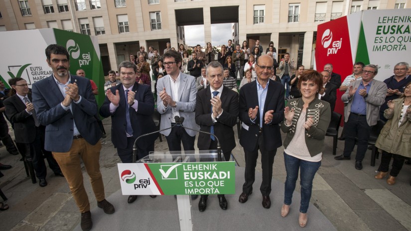 Urkullu ve en los ayuntamientos vascos “el claro exponente de la normalidad política, económica y social que se está asentando en Euskadi”