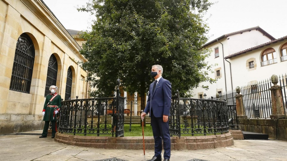 Lehendakari Iñigo Urkullu jura su cargo ante el árbol de Gernika - 2020