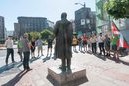 Homenaje a los gudaris, milicianos y mujeres de la Guerra Civil ante la escultura “Aterpe 1936 (La Huella)” de Artxanda